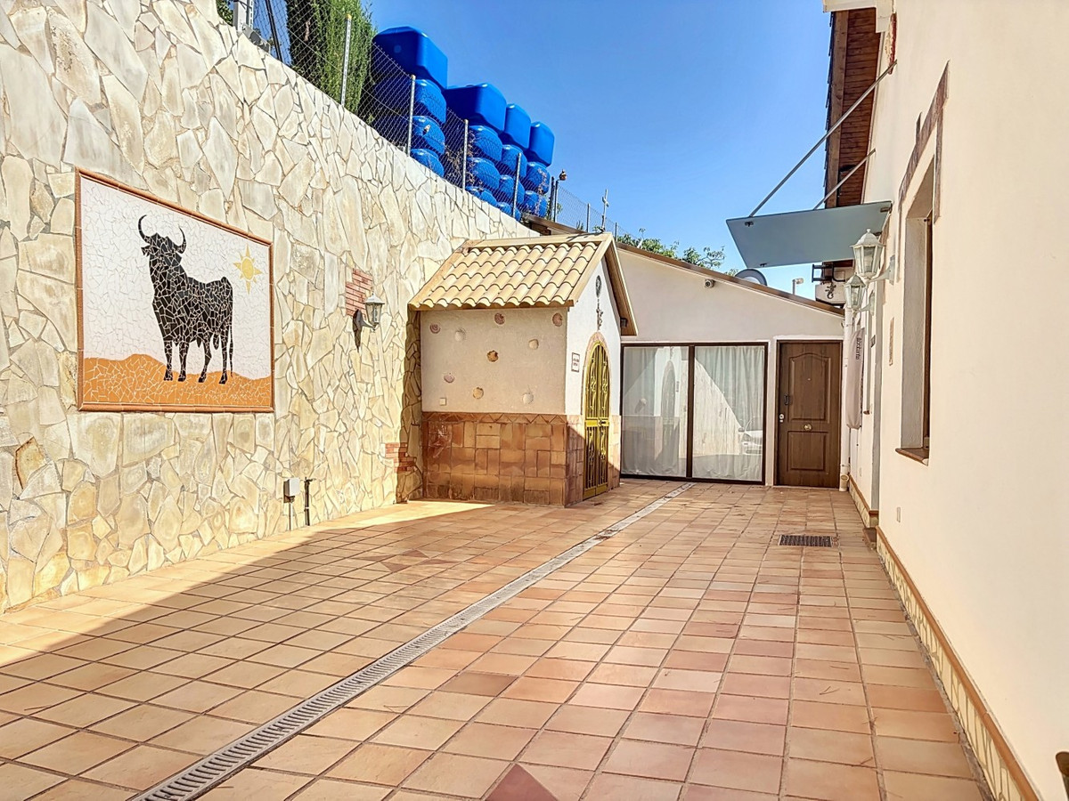 4 Bed Townhouse for sale in Frigiliana Costa Del Sol East, Málaga, Spain