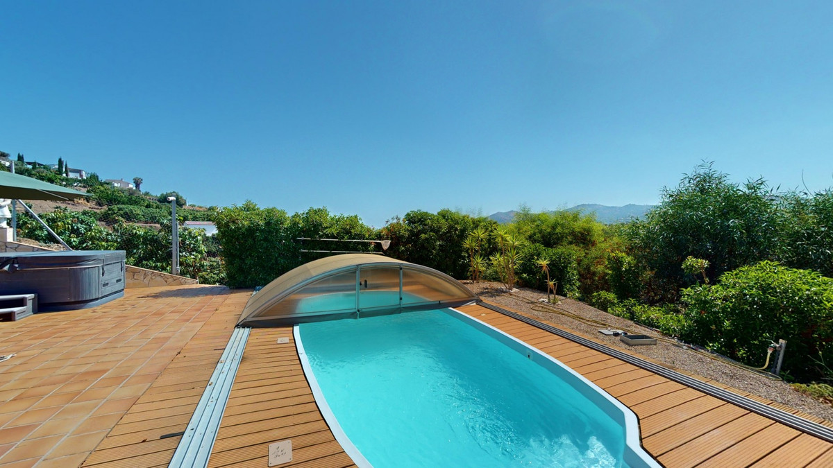 4 Bed Townhouse for sale in Frigiliana Costa Del Sol East, Málaga, Spain
