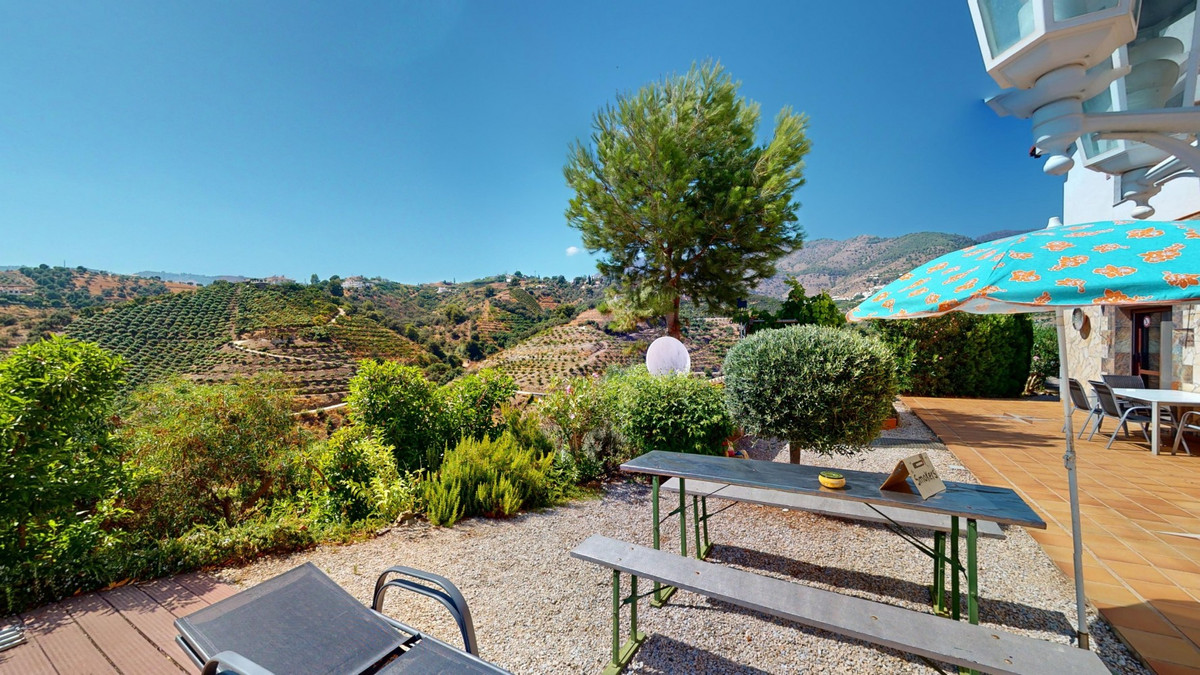 4 Bed Townhouse for sale in Frigiliana Costa Del Sol East, Málaga, Spain