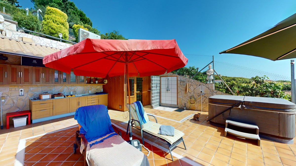 4 Bed Townhouse for sale in Frigiliana Costa Del Sol East, Málaga, Spain