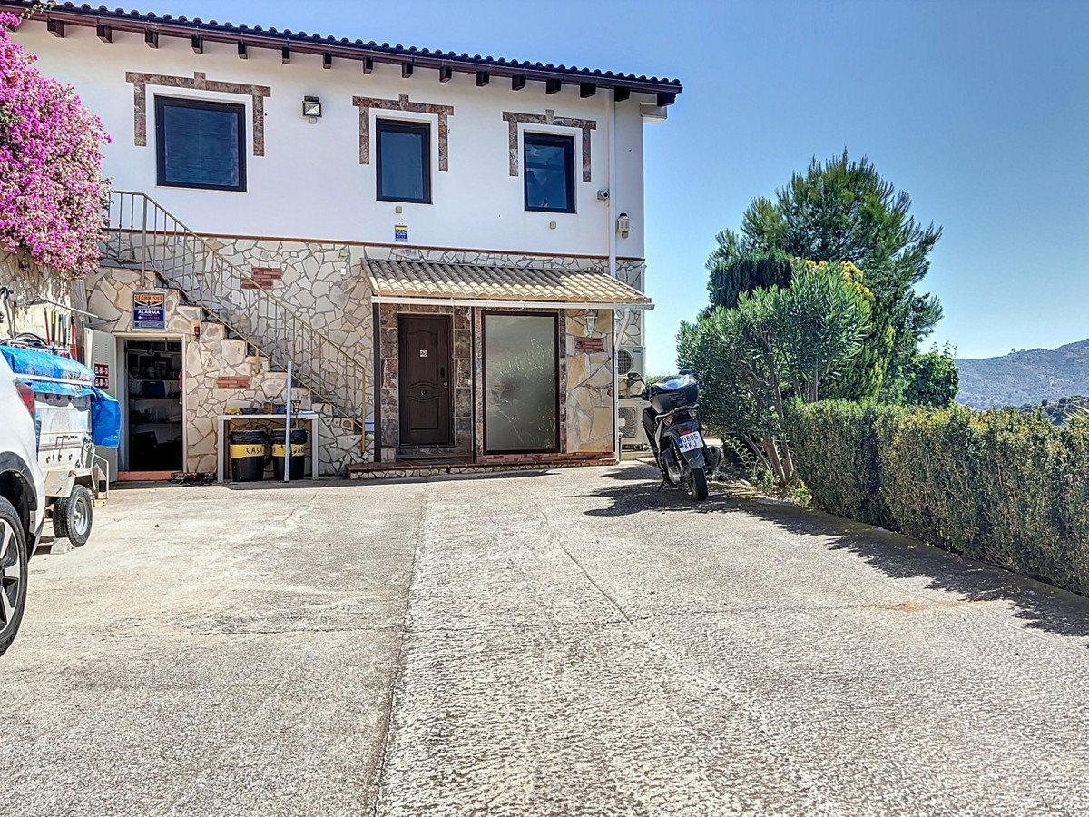 4 Bed Townhouse for sale in Frigiliana Costa Del Sol East, Málaga, Spain