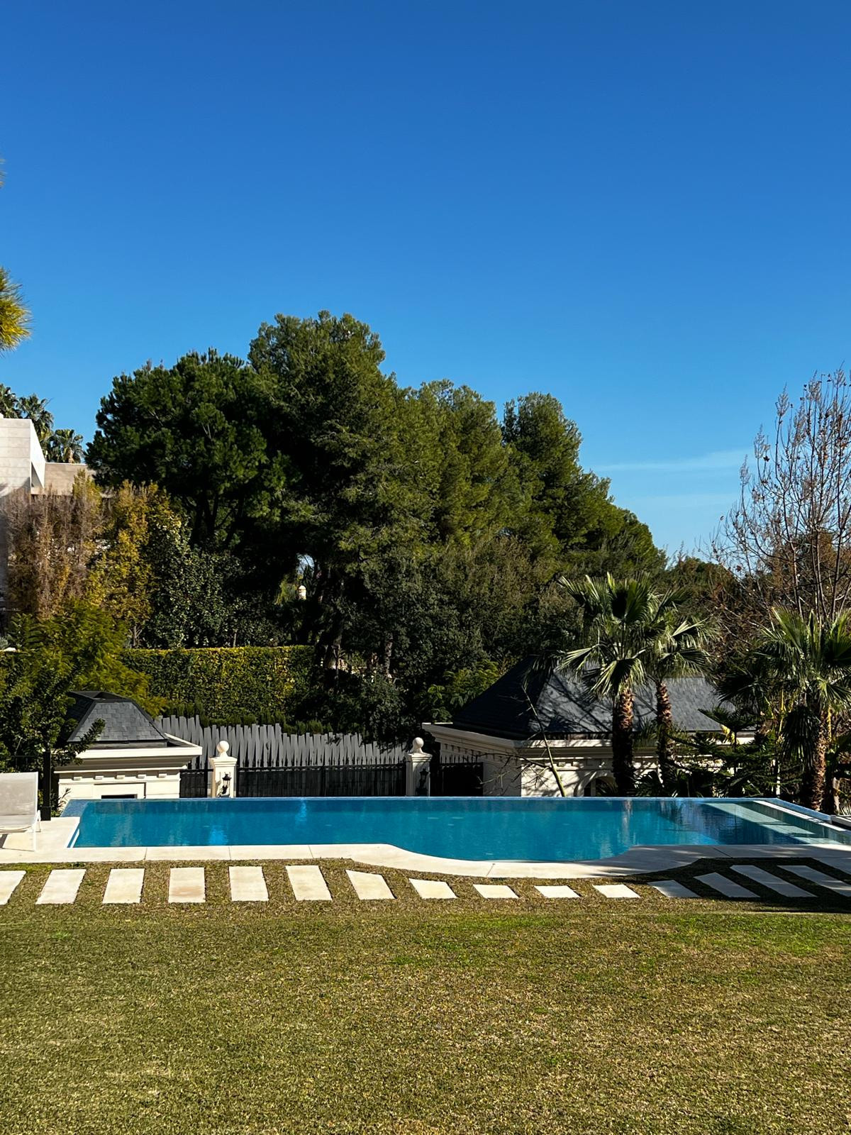 Se vende Villa - Chalet de 8 dormitorios en Costa Del Sol, Málaga, España