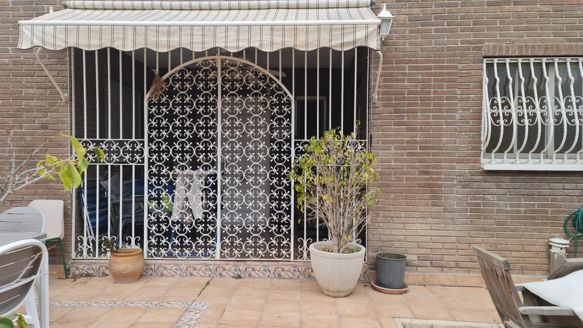 Se vende Bungalow de 5 dormitorios en Costa Blanca, Alicante, España