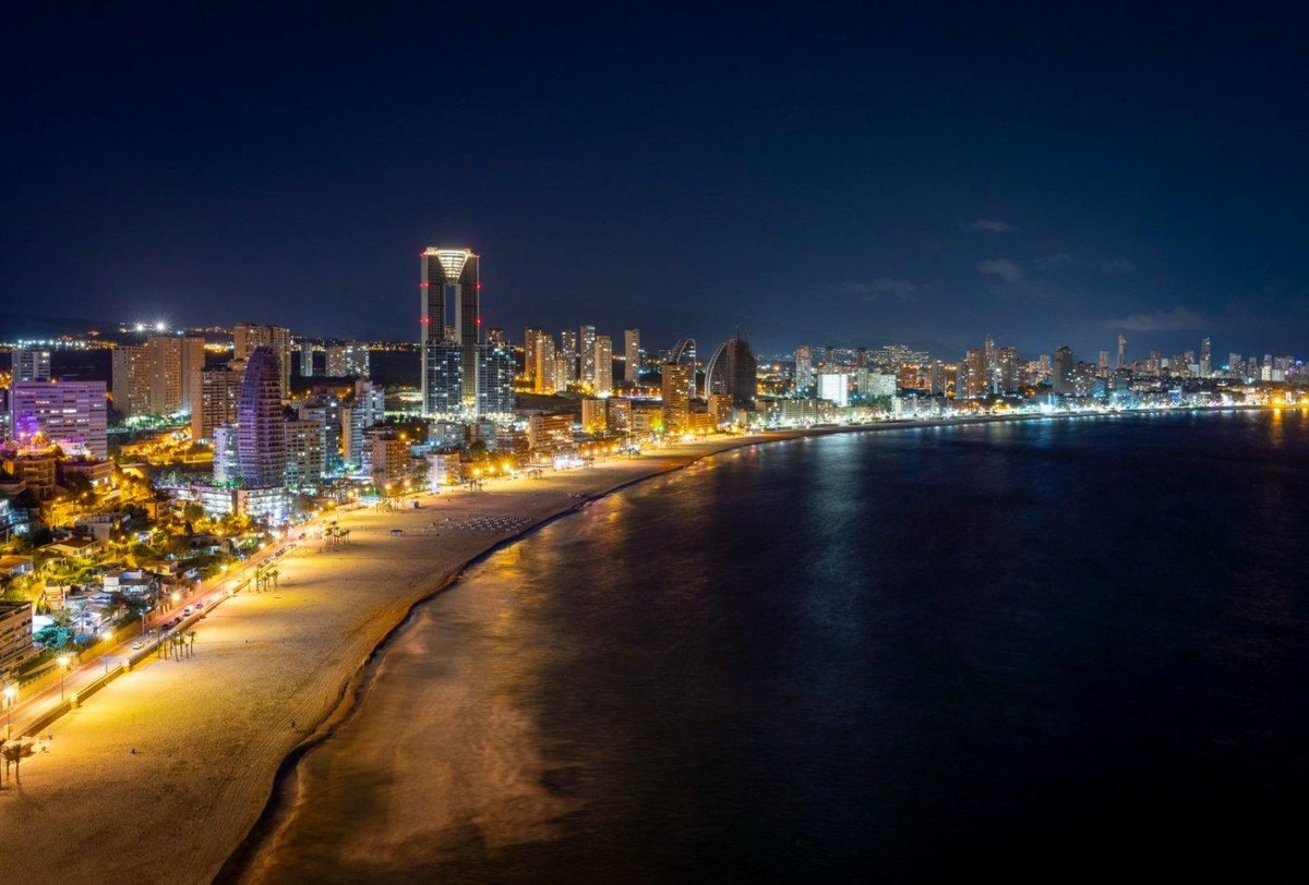Se vende Apartamento Planta Media de 2 dormitorios en Costa Blanca, Alicante, España