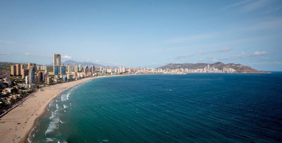 Se vende Apartamento Planta Media de 2 dormitorios en Costa Blanca, Alicante, España