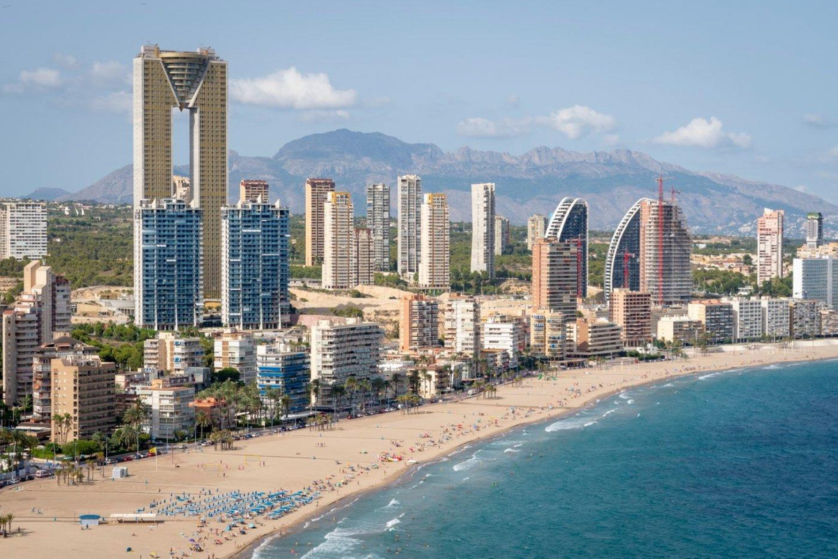 Se vende Apartamento Planta Media de 2 dormitorios en Costa Blanca, Alicante, España