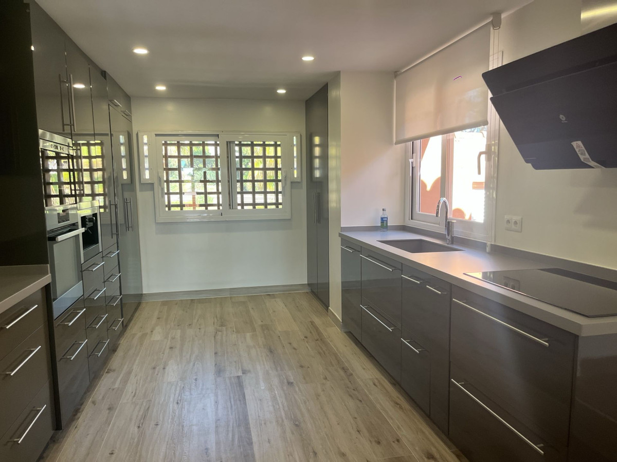 Se vende Apartamento Planta Media de 3 dormitorios en Costa Del Sol, Málaga, España