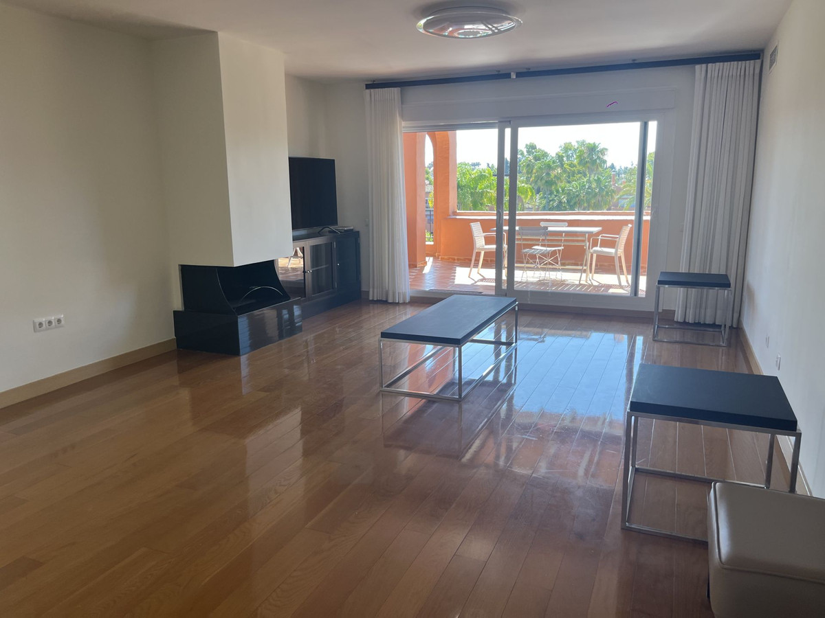 Se vende Apartamento Planta Media de 3 dormitorios en Costa Del Sol, Málaga, España