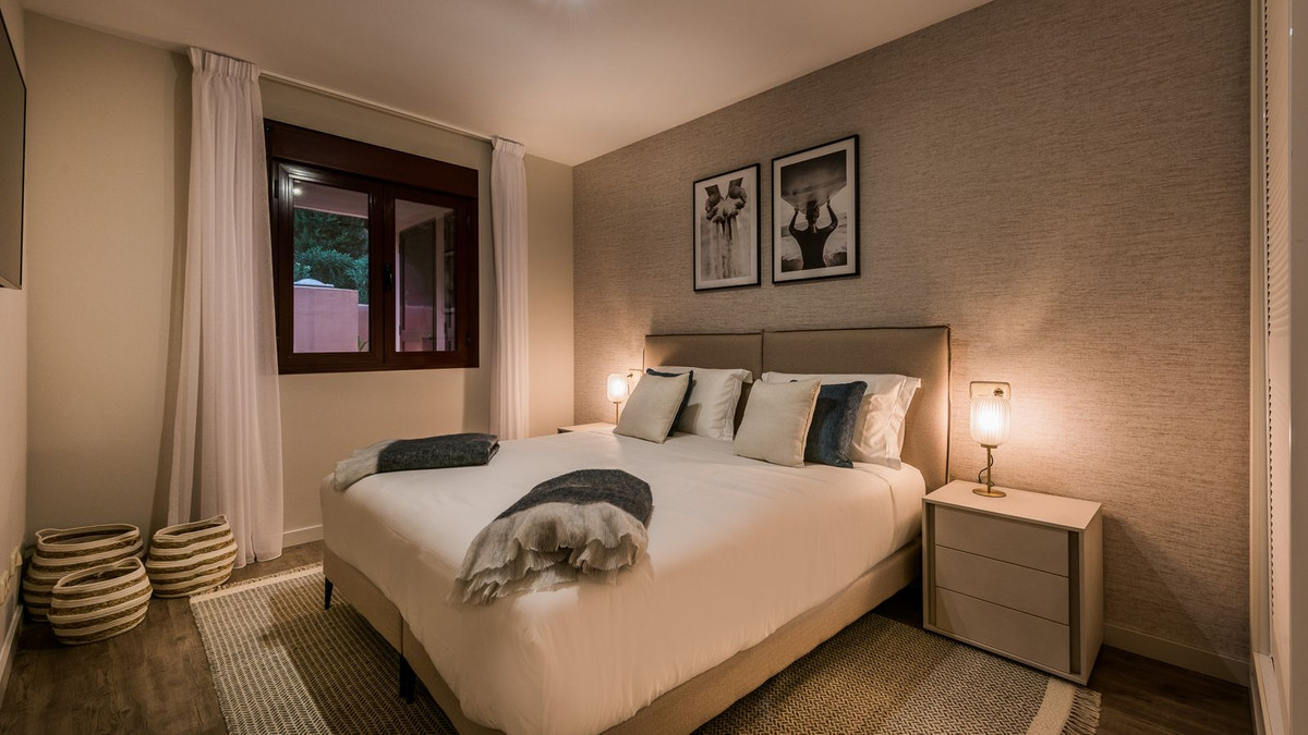 2 Bed Apartment for sale in Benahavís Costa Del Sol, Málaga, Spain