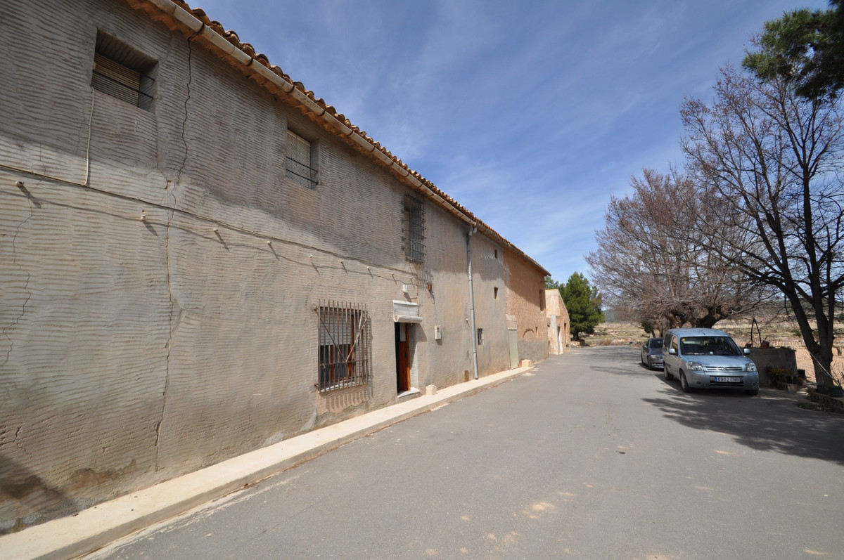 6 Bed Townhouse for sale in Monóvar Costa Blanca, Alicante, Spain