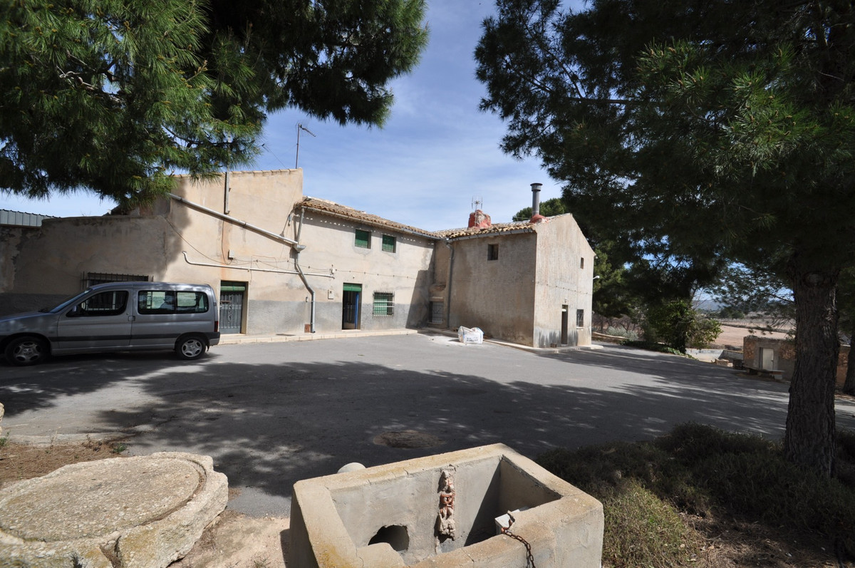 6 Bed Townhouse for sale in Monóvar Costa Blanca, Alicante, Spain
