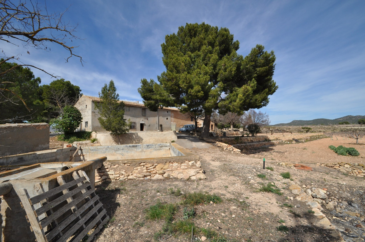 6 Bed Townhouse for sale in Monóvar Costa Blanca, Alicante, Spain