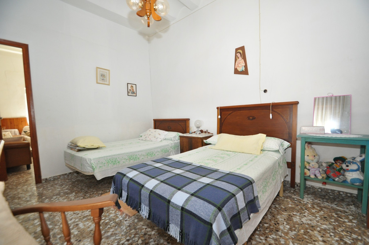 6 Bed Townhouse for sale in Monóvar Costa Blanca, Alicante, Spain