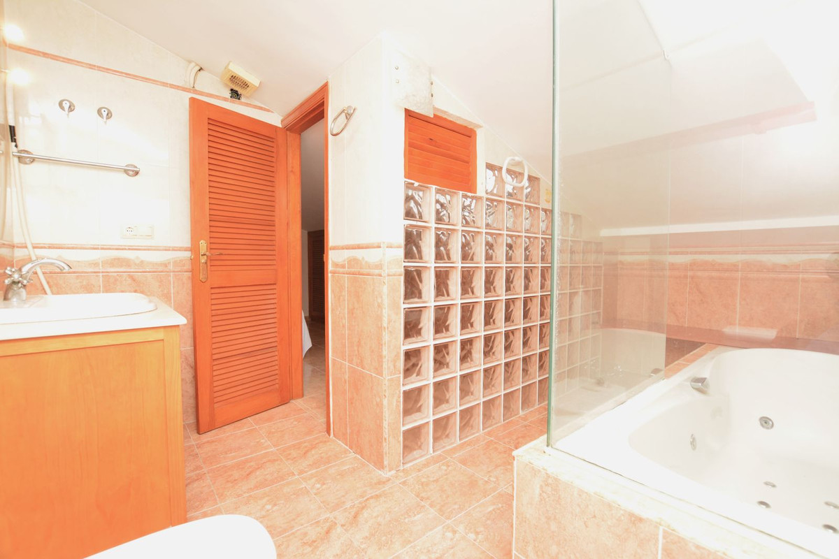 2 Bed Apartment for sale in Benalmadena Costa Costa Del Sol, Málaga, Spain