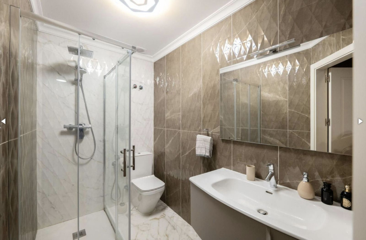 Se vende Apartamento Planta Baja de 5 dormitorios en Costa Del Sol, Málaga, España