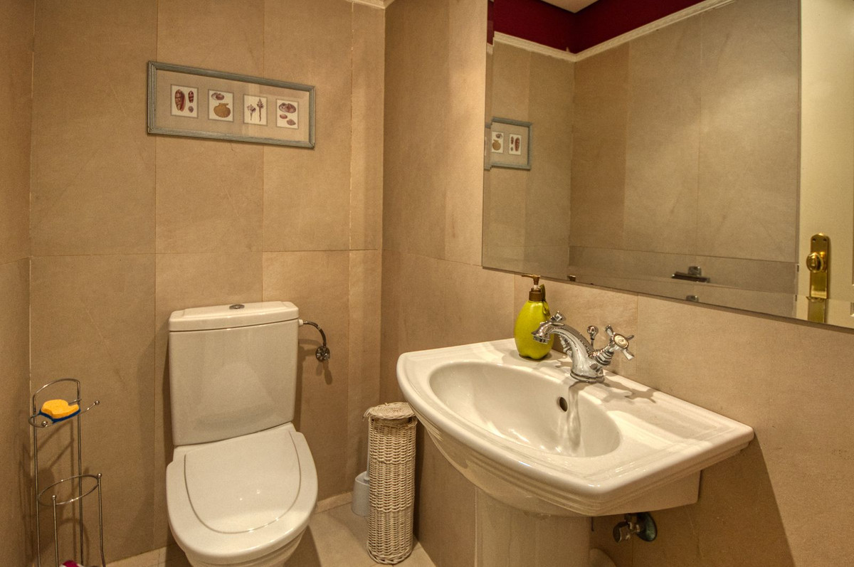 2 Bed Apartment for sale in Sierra Blanca Costa Del Sol, Málaga, Spain