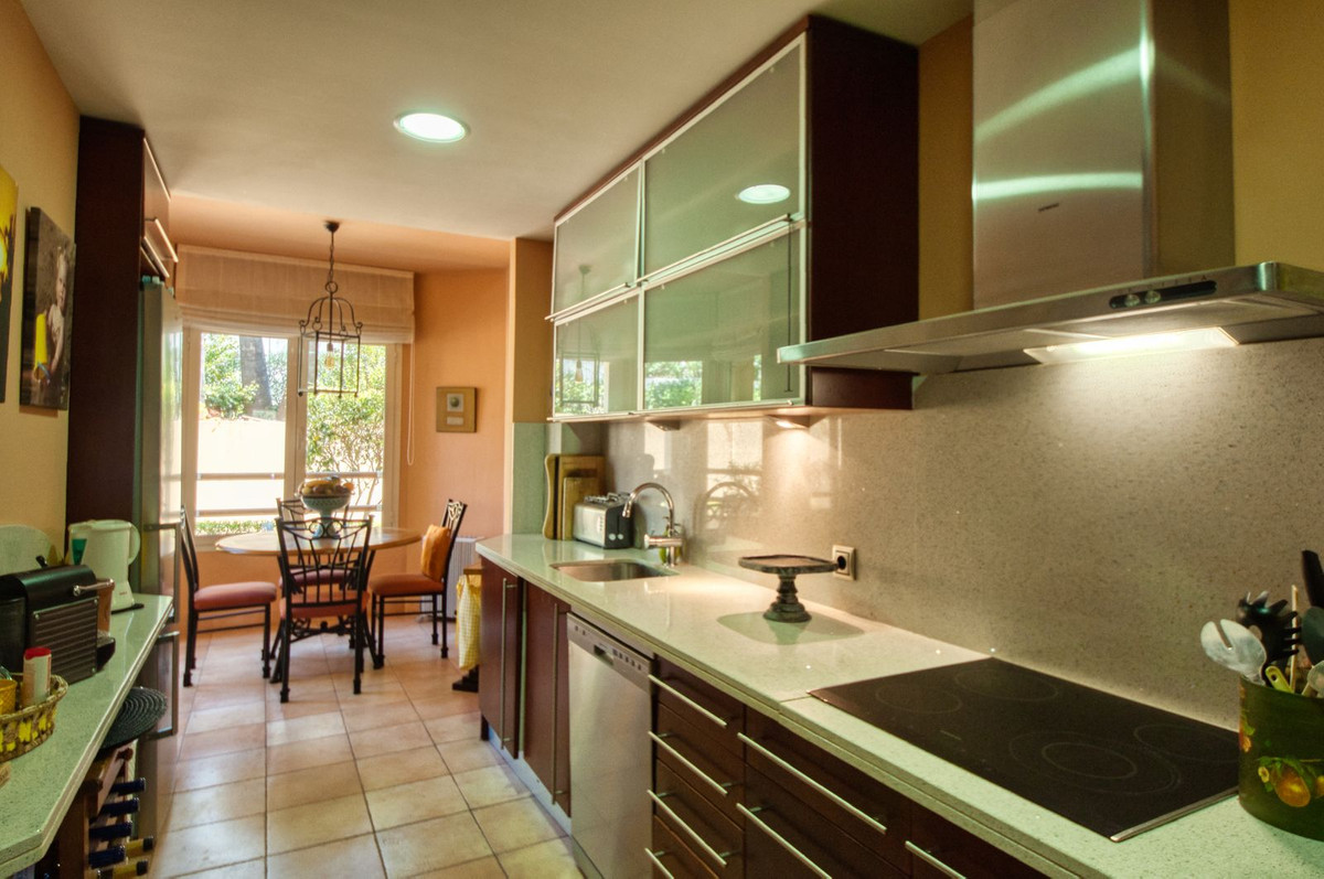 2 Bed Apartment for sale in Sierra Blanca Costa Del Sol, Málaga, Spain