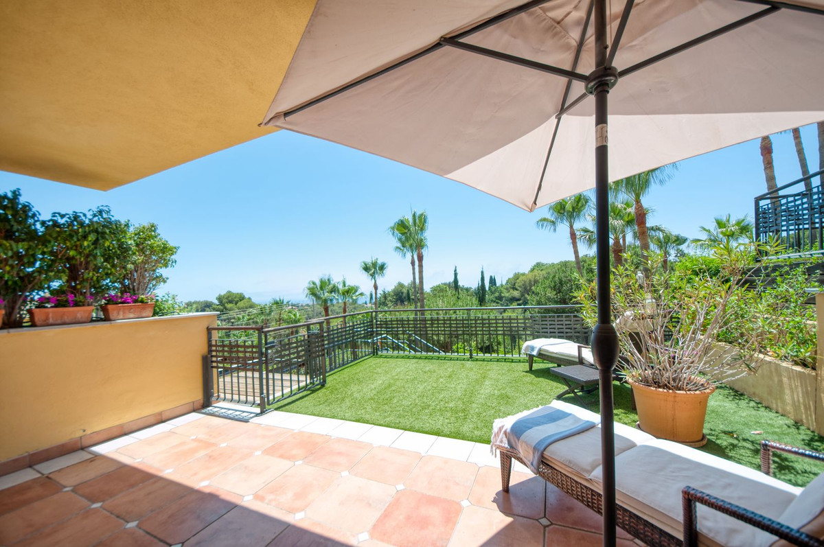 2 Bed Apartment for sale in Sierra Blanca Costa Del Sol, Málaga, Spain