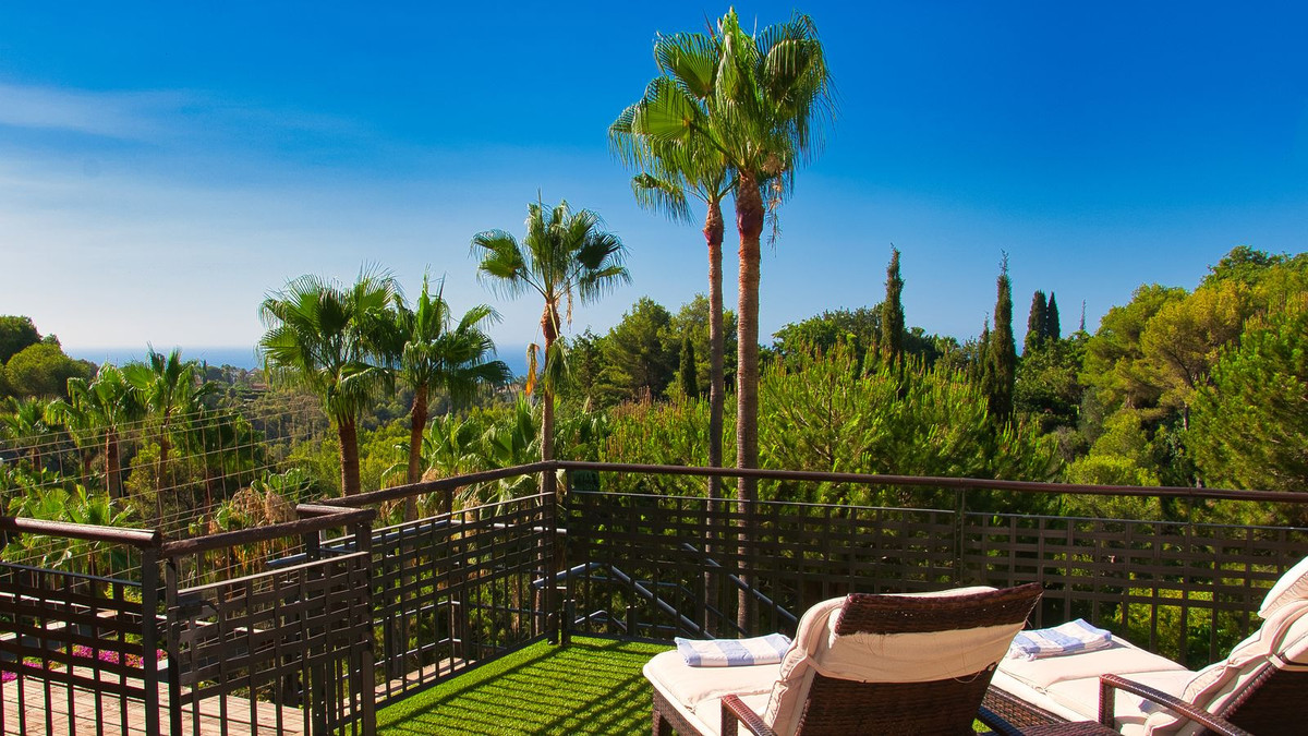 2 Bed Apartment for sale in Sierra Blanca Costa Del Sol, Málaga, Spain