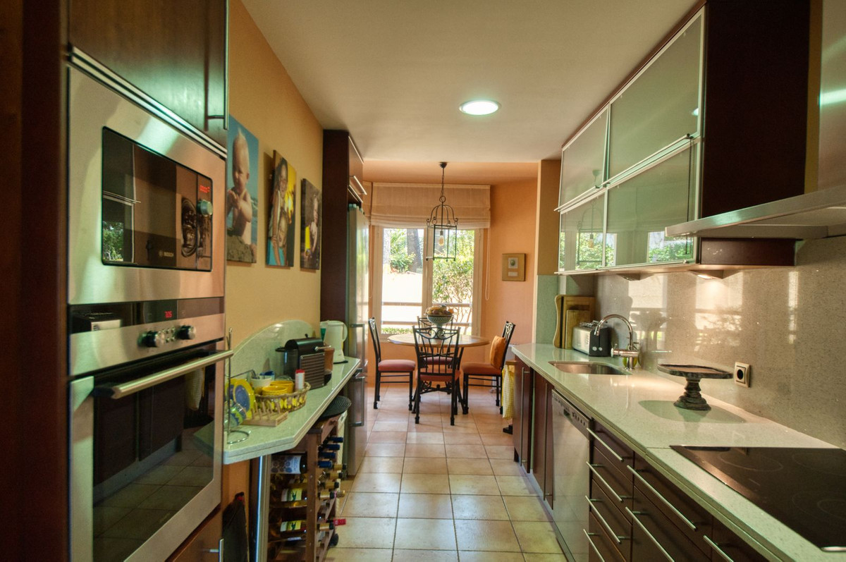 2 Bed Apartment for sale in Sierra Blanca Costa Del Sol, Málaga, Spain