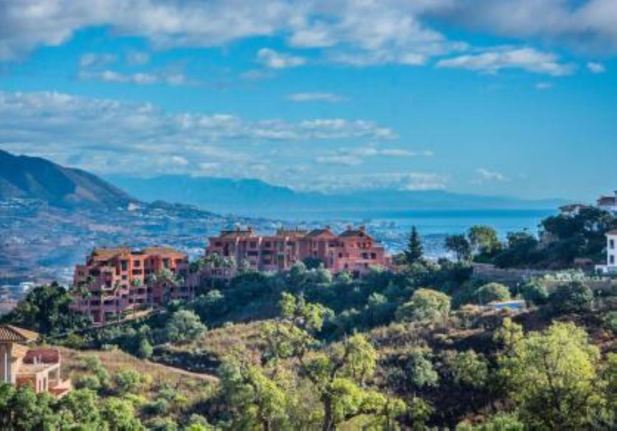 4 Bed Townhouse for sale in La Mairena Costa Del Sol, Málaga, Spain