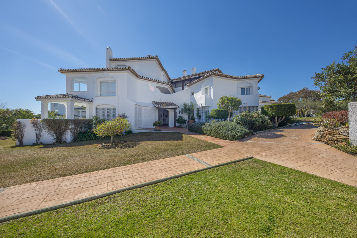 Se vende Apartamento Planta Media de 2 dormitorios en Costa Del Sol, Málaga, España