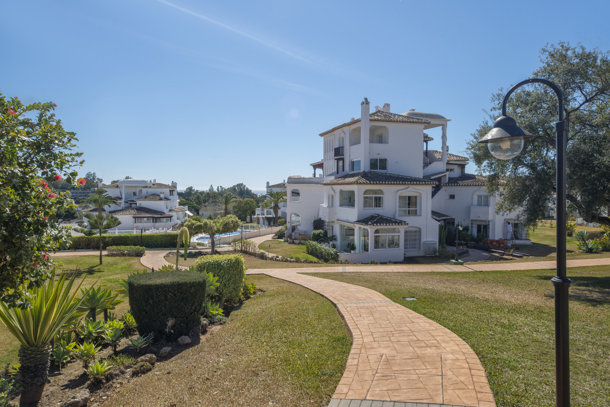 Se vende Apartamento Planta Media de 2 dormitorios en Costa Del Sol, Málaga, España