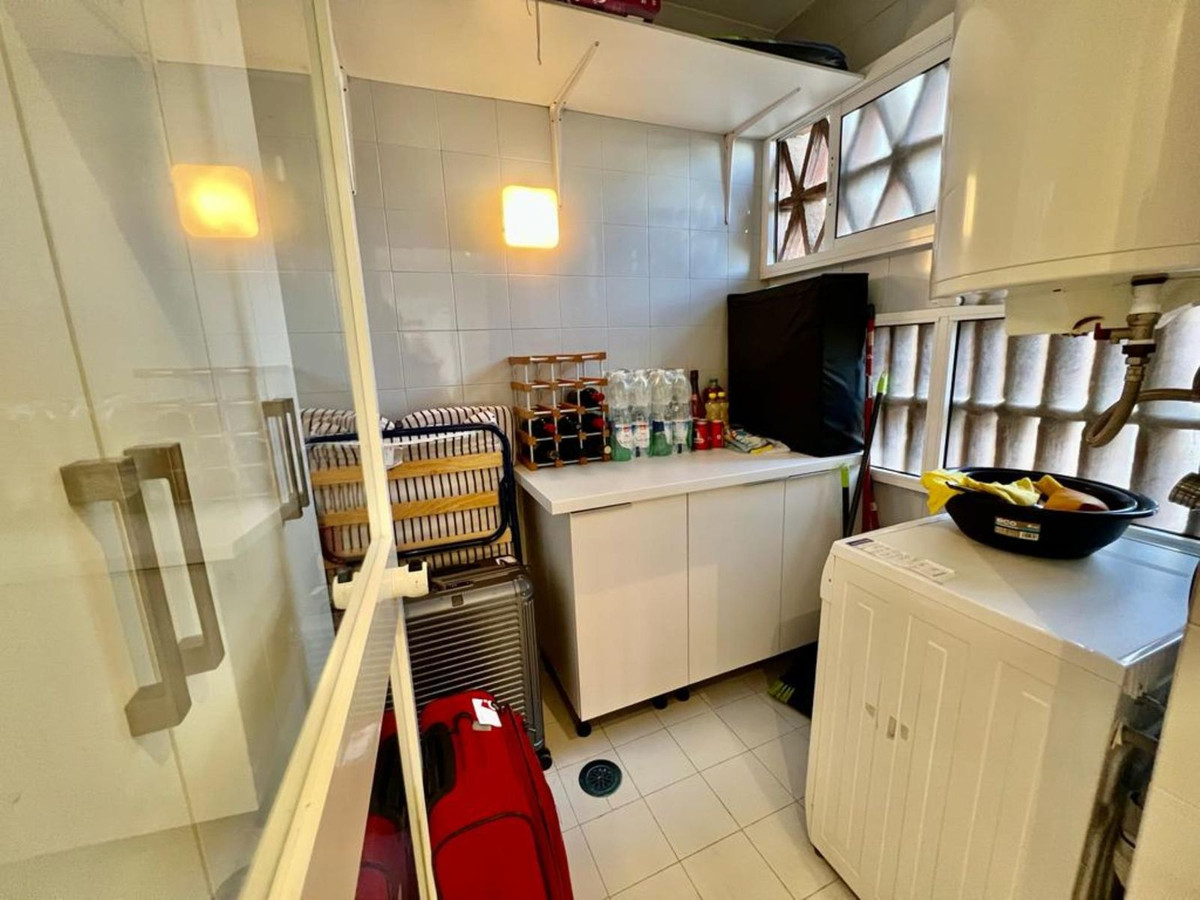 Se vende Apartamento Planta Media de 2 dormitorios en Costa Del Sol, Málaga, España