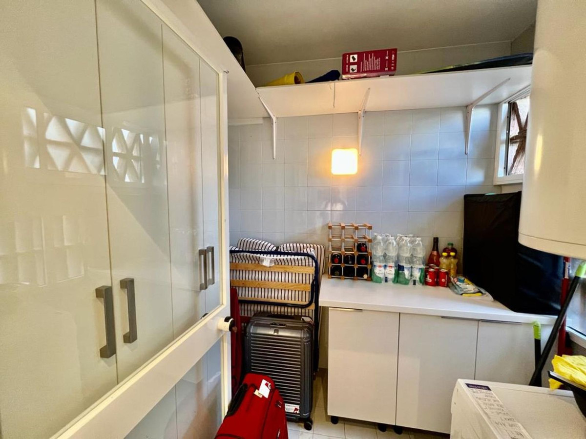 Se vende Apartamento Planta Media de 2 dormitorios en Costa Del Sol, Málaga, España