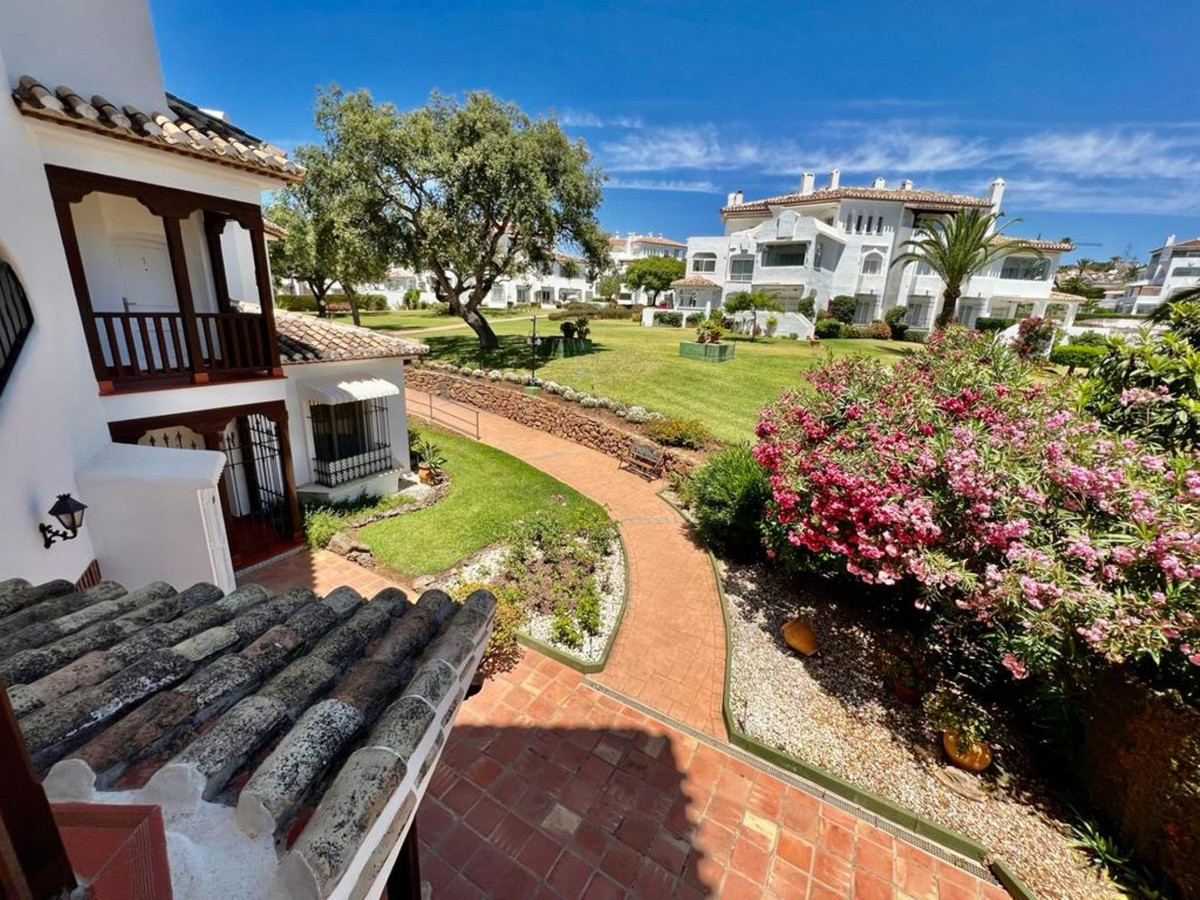 Se vende Apartamento Planta Media de 2 dormitorios en Costa Del Sol, Málaga, España
