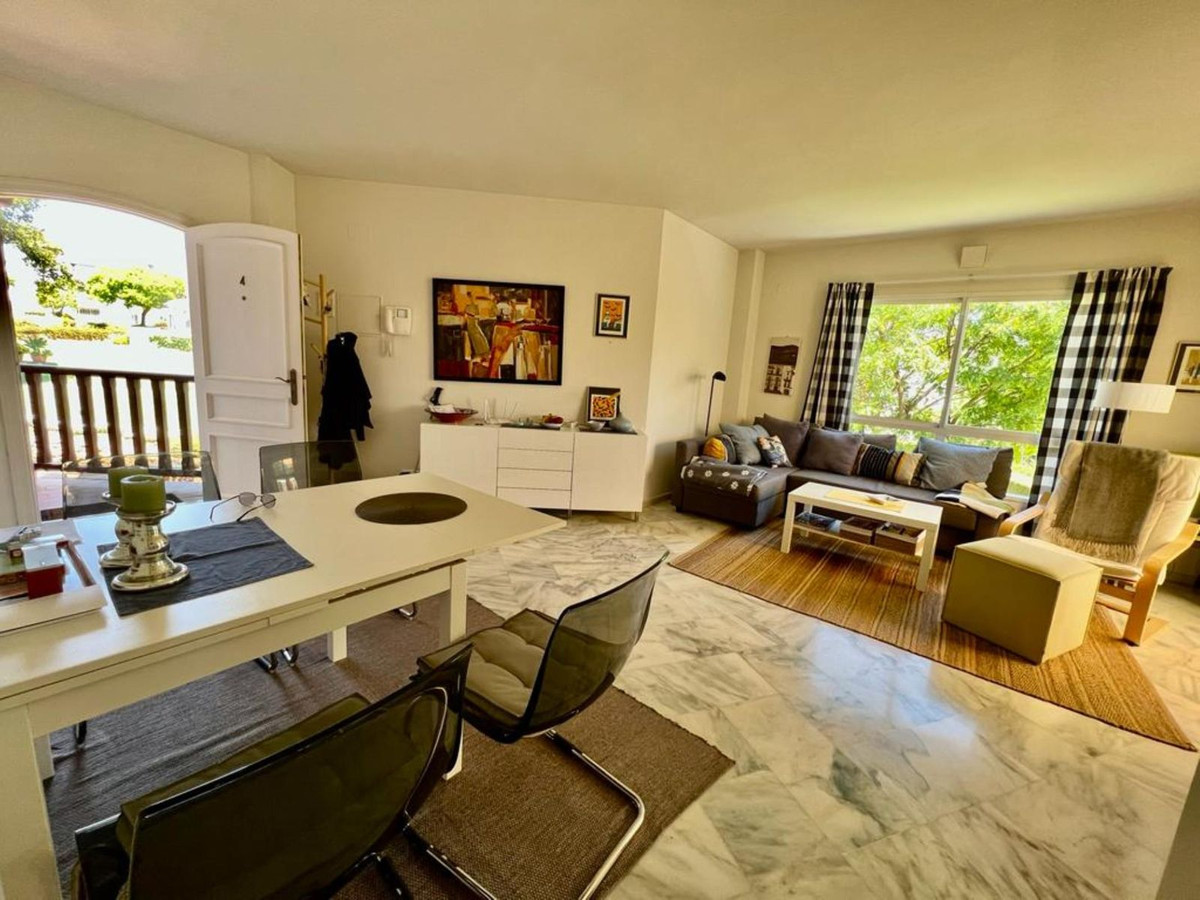 Se vende Apartamento Planta Media de 2 dormitorios en Costa Del Sol, Málaga, España