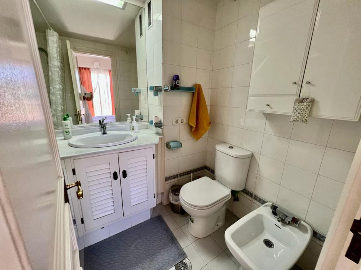 Se vende Apartamento Planta Media de 2 dormitorios en Costa Del Sol, Málaga, España