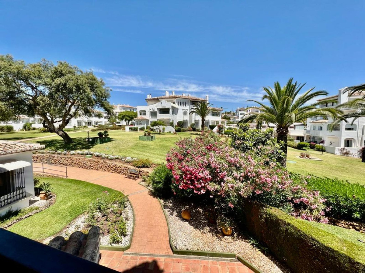 Se vende Apartamento Planta Media de 2 dormitorios en Costa Del Sol, Málaga, España