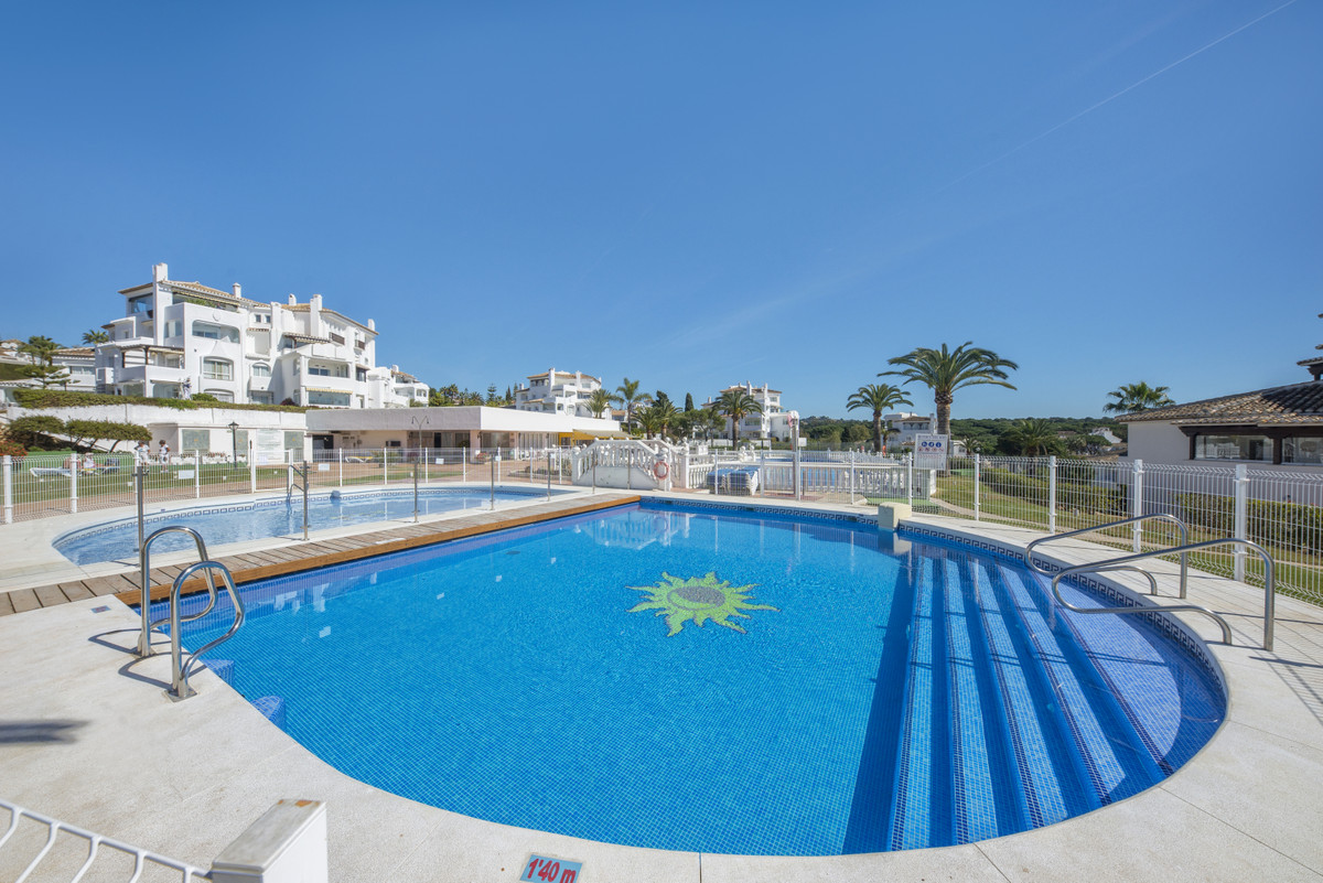 Se vende Apartamento Planta Media de 2 dormitorios en Costa Del Sol, Málaga, España