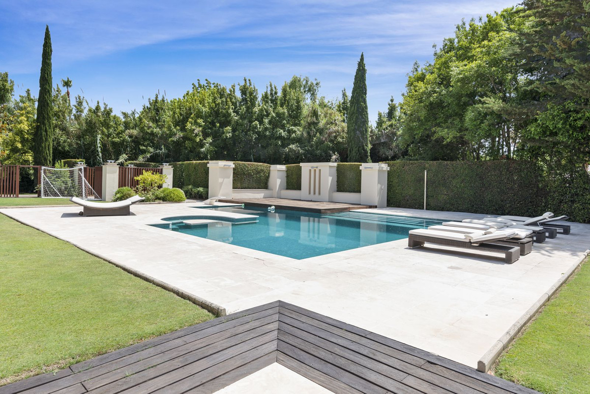 Se vende Villa - Chalet de 7 dormitorios en Costa Del Sol, Cadiz, España