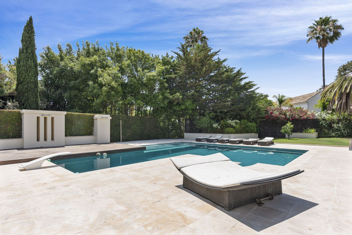 Se vende Villa - Chalet de 7 dormitorios en Costa Del Sol, Cadiz, España