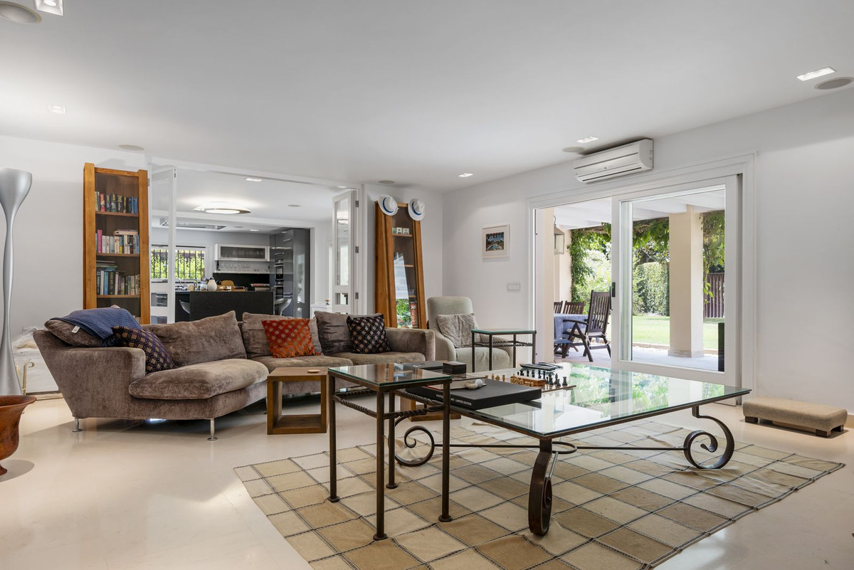 Se vende Villa - Chalet de 7 dormitorios en Costa Del Sol, Cadiz, España
