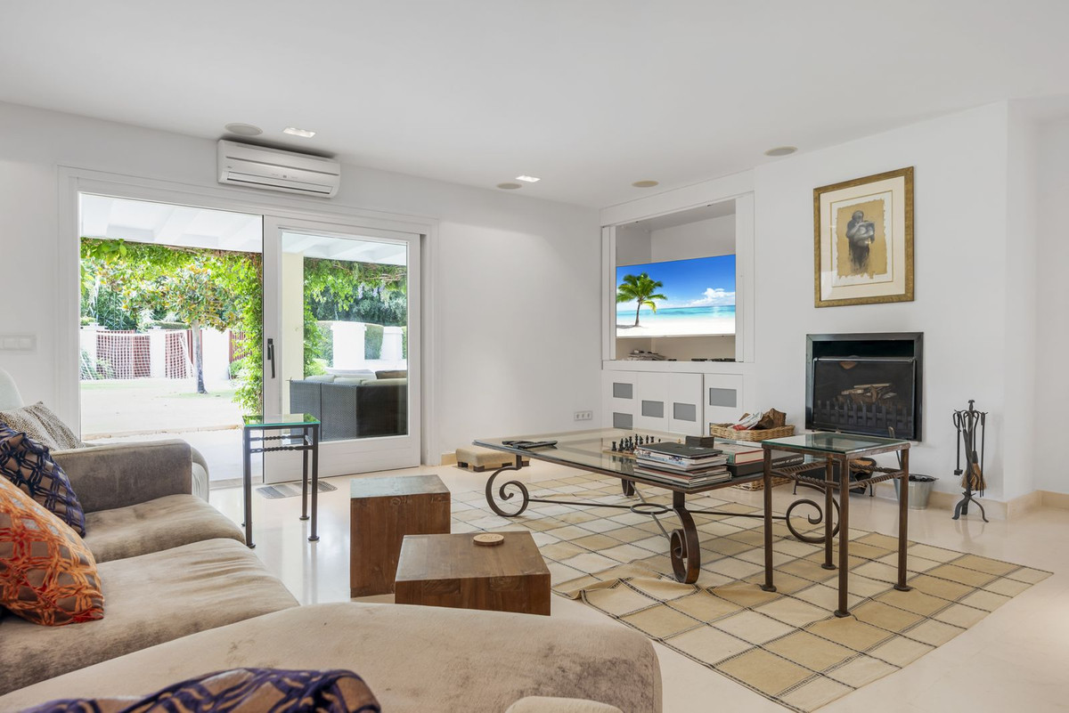 Se vende Villa - Chalet de 7 dormitorios en Costa Del Sol, Cadiz, España