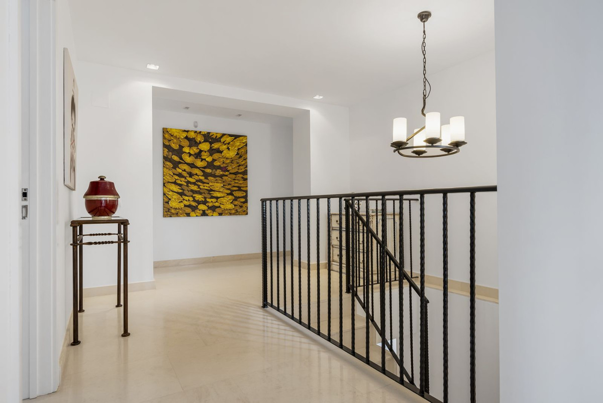 Se vende Villa - Chalet de 7 dormitorios en Costa Del Sol, Cadiz, España