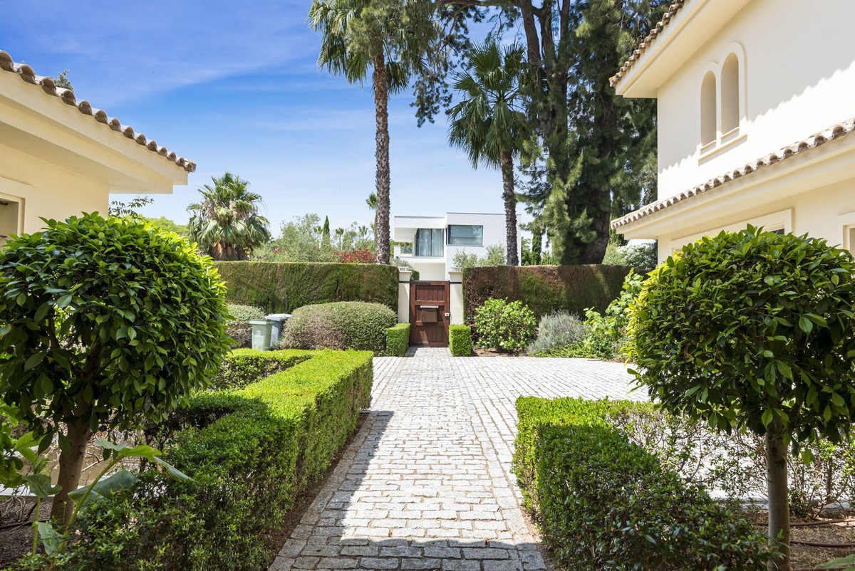 Se vende Villa - Chalet de 7 dormitorios en Costa Del Sol, Cadiz, España