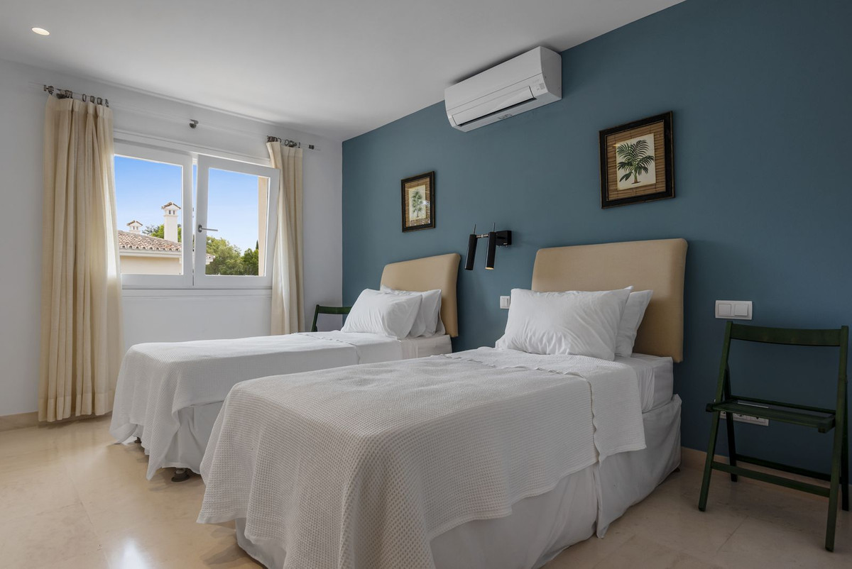 Se vende Villa - Chalet de 7 dormitorios en Costa Del Sol, Cadiz, España