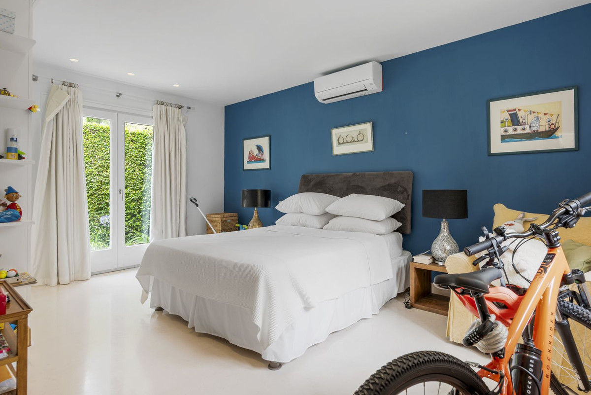 Se vende Villa - Chalet de 7 dormitorios en Costa Del Sol, Cadiz, España