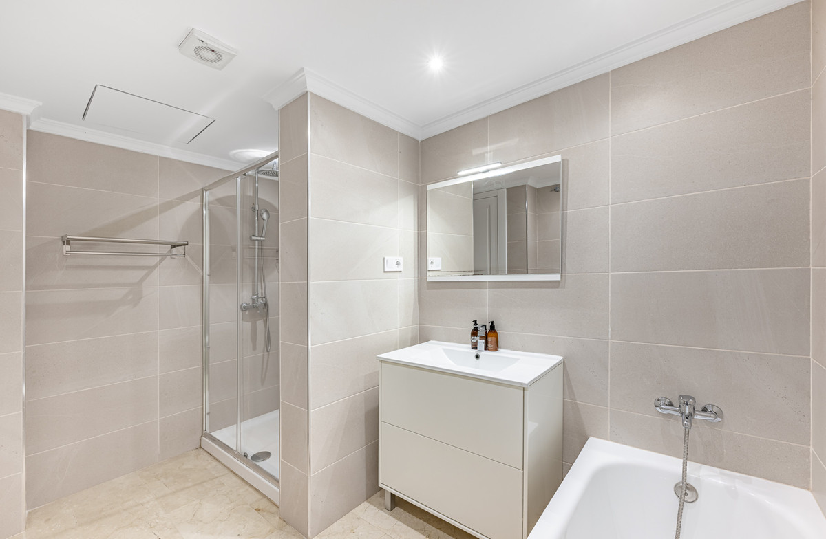 1 Bed Apartment for sale in The Golden Mile Costa Del Sol, Málaga, Spain