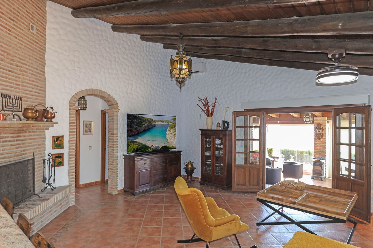 4 Bed Townhouse for sale in Alozaina Costa Del Sol, Málaga, Spain