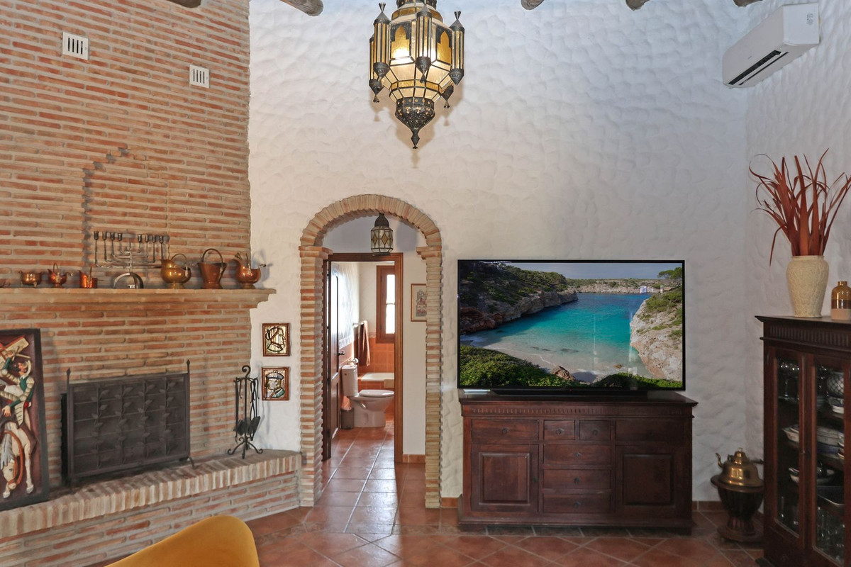 4 Bed Townhouse for sale in Alozaina Costa Del Sol, Málaga, Spain