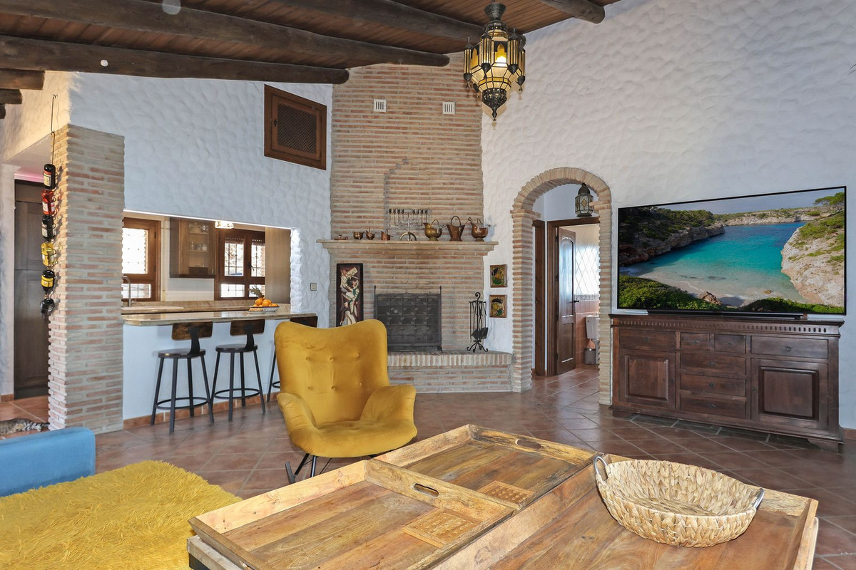 4 Bed Townhouse for sale in Alozaina Costa Del Sol, Málaga, Spain