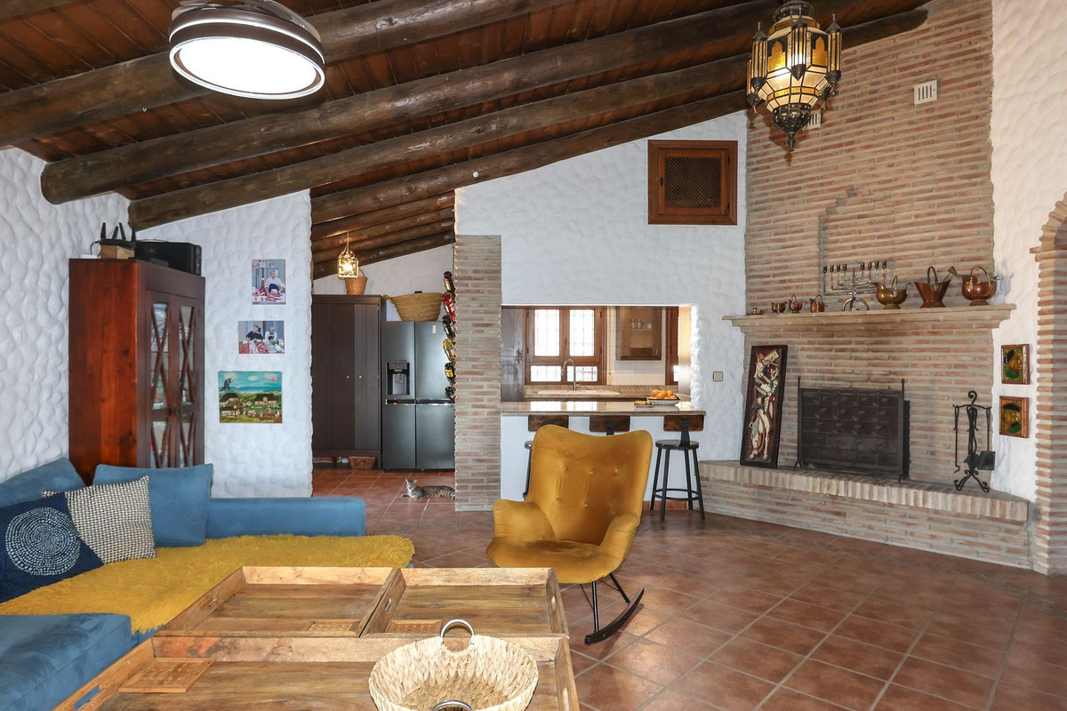4 Bed Townhouse for sale in Alozaina Costa Del Sol, Málaga, Spain