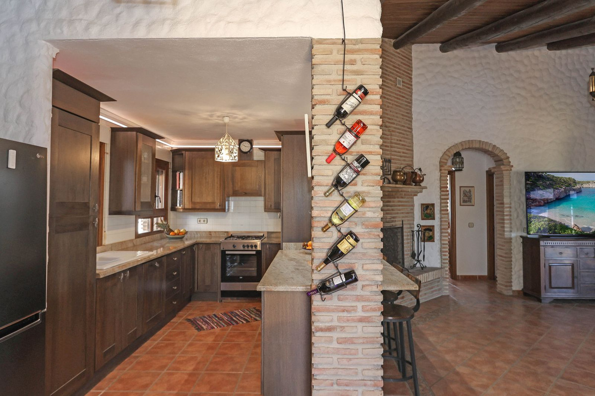 4 Bed Townhouse for sale in Alozaina Costa Del Sol, Málaga, Spain