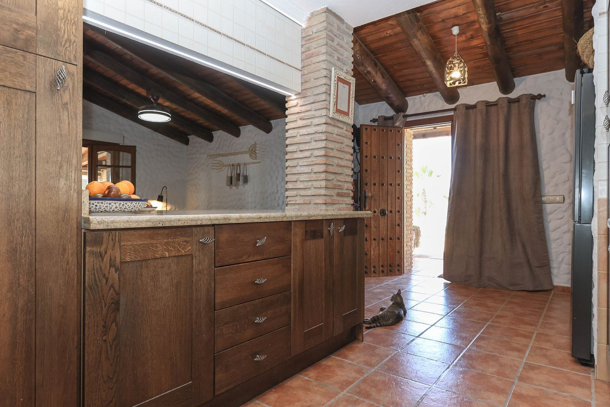 4 Bed Townhouse for sale in Alozaina Costa Del Sol, Málaga, Spain