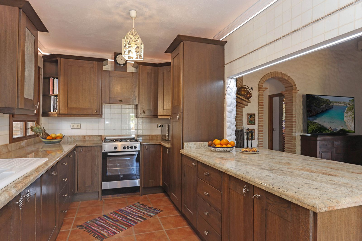 4 Bed Townhouse for sale in Alozaina Costa Del Sol, Málaga, Spain